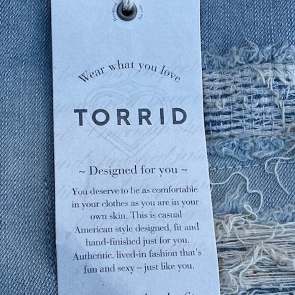 Torrid NWT Boyfriend Bermuda Denim Shorts Light Wash with Destruction Plus Sz 22 - Picture 12 of 16